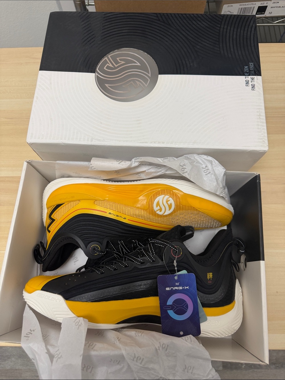 Men's Yellow and Black Athletic Sneakers - Performance Comfort zen